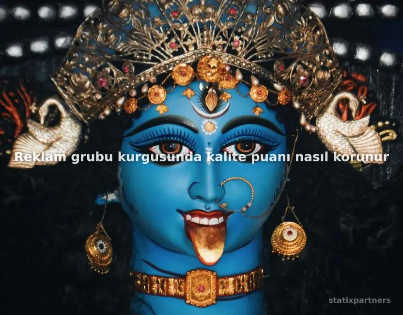 Reklam grubu kurgusunda kalite puanı nasıl korunur?