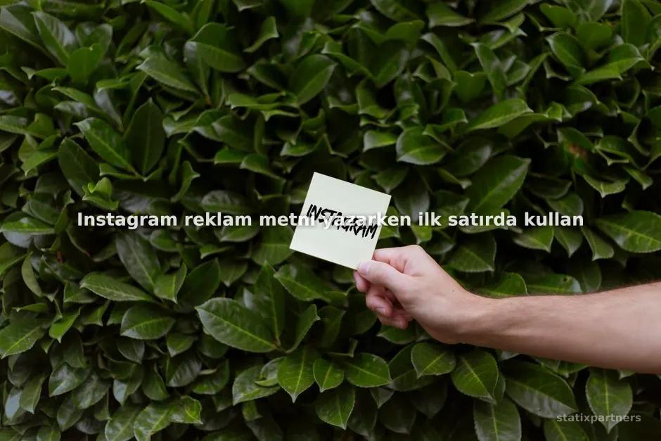 Instagram reklam metni yazarken ilk satırda kullanıcı kancası (hook) nasıl oluşturulur?